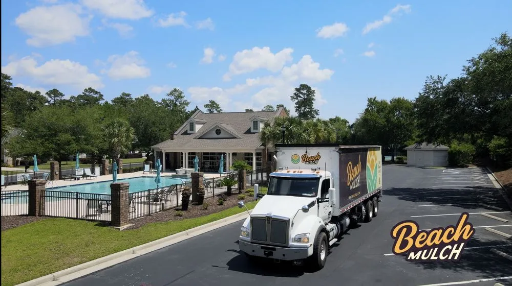 Professional yard maintenance for beautiful yards across Galivants Ferry, SC - Beach Mulch