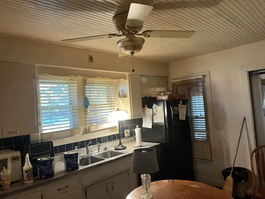 Beachside Cleaners Logo