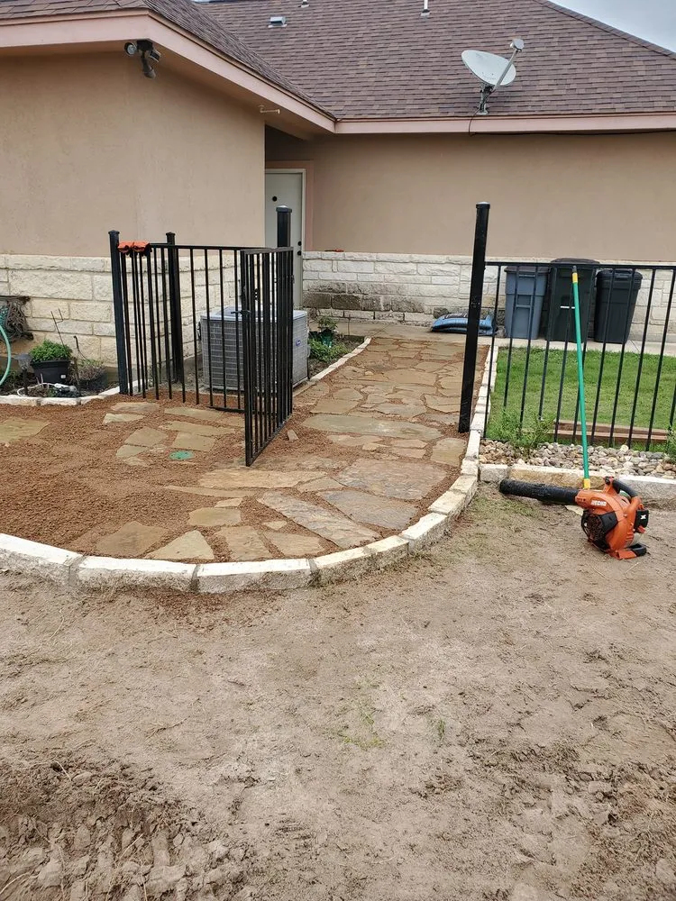 Custom outdoor landscaping in Stockdale, TX by Bear Landscaping
