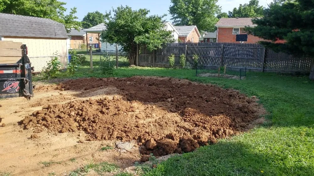 Top-rated garden landscaping for beautiful yards in Lexington, KY by Bearin' Loads Hauling