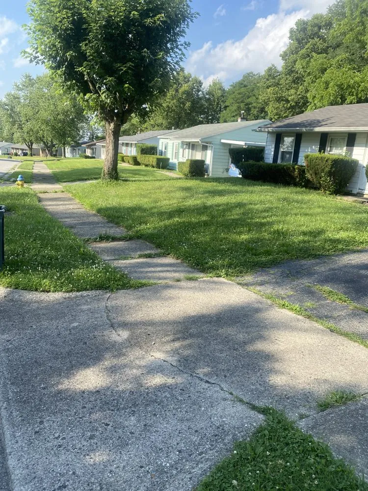 Expert lawn mowing service experts serving Dayton, OH - Bears Handyman Service