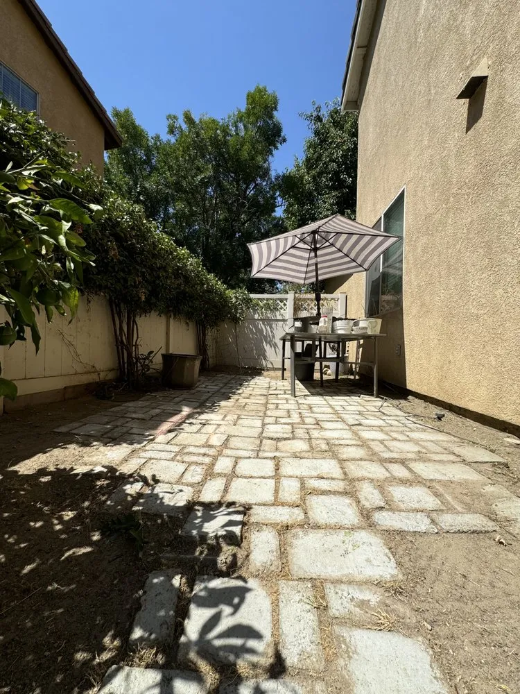 Professional garden landscaping in Bakersfield, CA by Beat Feet General Cleanup
