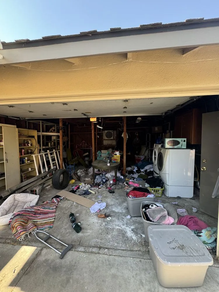 Reliable landscaping services for residential properties in Bakersfield, CA by Beat Feet General Cleanup