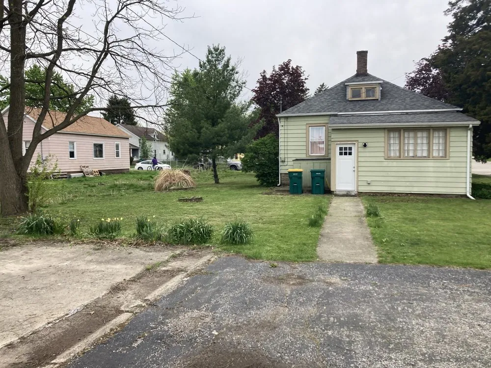 Expert garden landscaping in North Judson, IN - Beauchampion Lawn Care