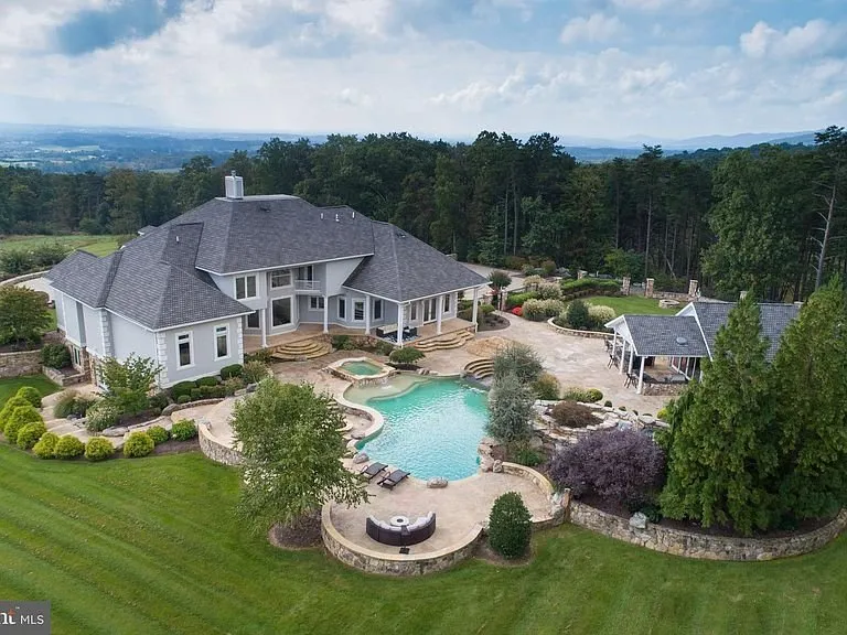 Custom garden landscaping experts serving Woodstock, VA - Beaune Brothers Landscaping