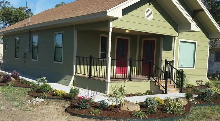 Custom yard maintenance in Lewisville, TX by Beautiful Exteriors