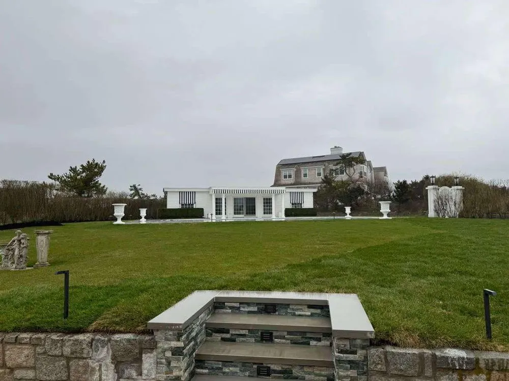 Expert lawn care service experts serving Hampton Bays, NY - Beautiful Field