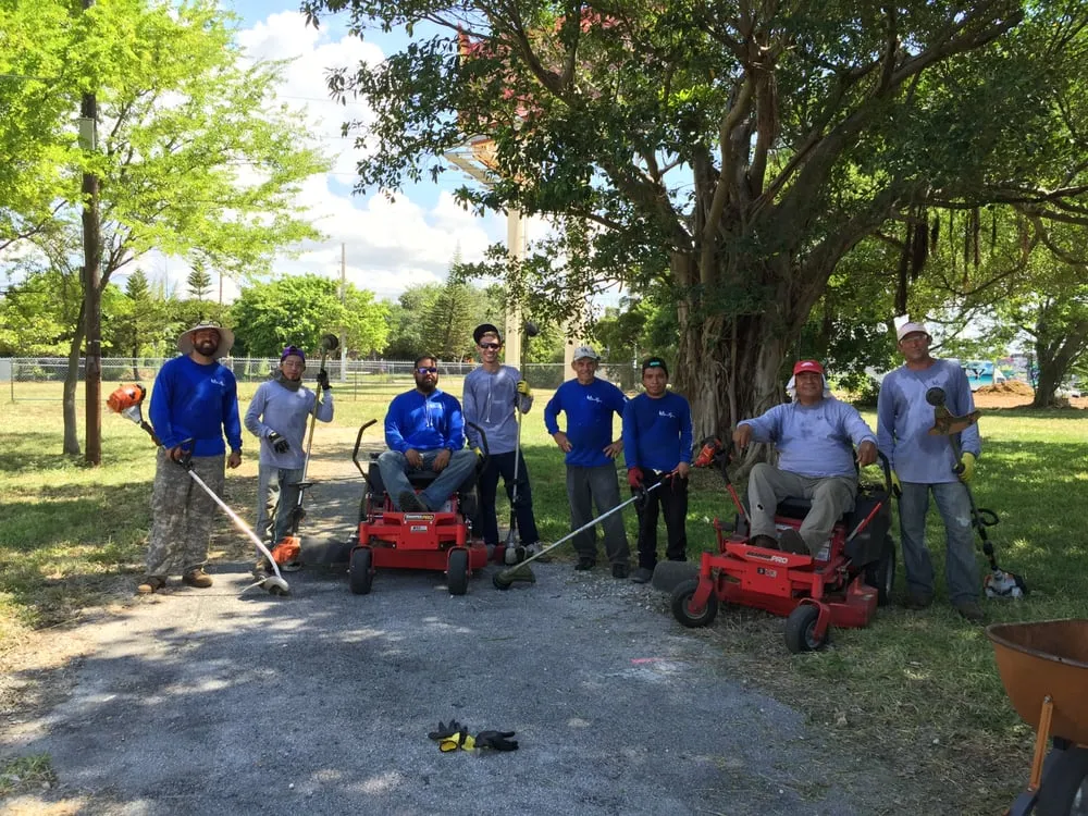 Professional lawn mowing service with custom design across Miami, FL - Beautiful Gardens and Lawn Care