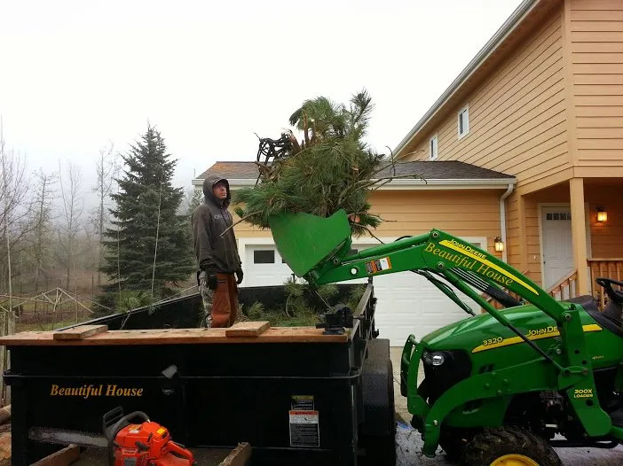 Trusted lawn mowing service in Eugene, OR - Beautiful House Lawn Care