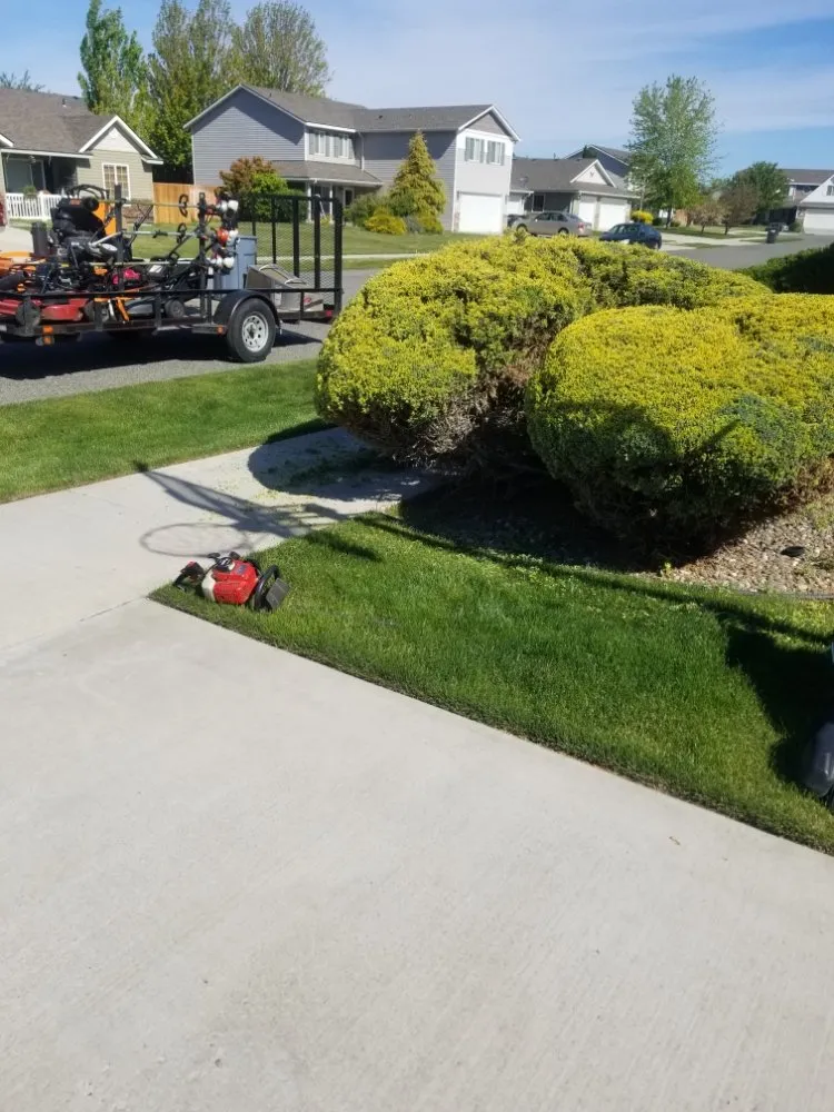 Local yard maintenance with custom design in Pasco, WA by Beautiful View Landscaping