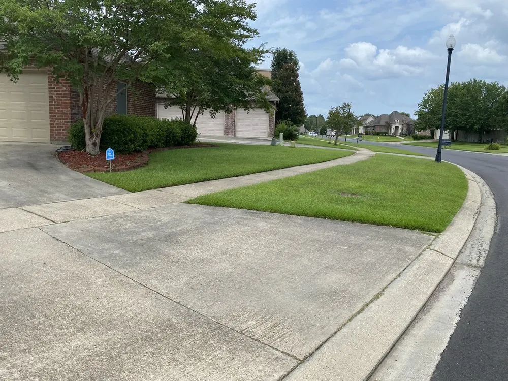 Professional lawn mowing service for homes across Baton Rouge, LA - Beauxque of Baton Rouge