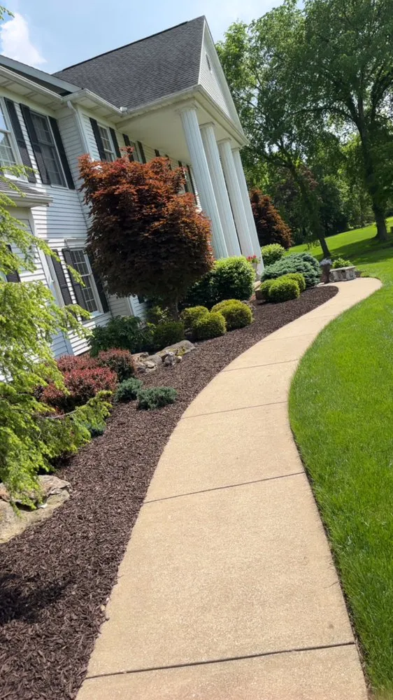 Top-rated yard cleanup service with custom design in Stow, OH by Beckit’s Tree & Lawn