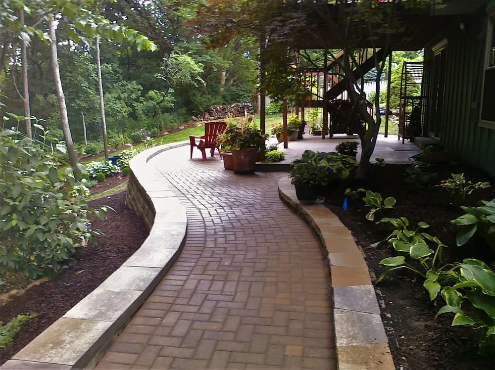 Top-rated garden landscaping for beautiful yards in Shawnee, KS by Becks Lawn & Landscape