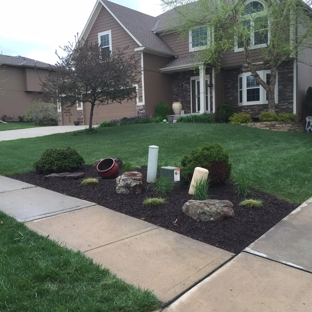 Reliable yard cleanup service experts serving Shawnee, KS - Becks Lawn & Landscape