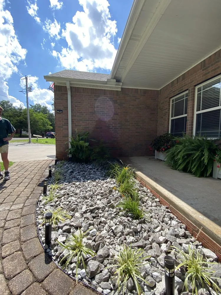 Expert garden landscaping experts serving Bentonville, AR - Bed Revival Landscaping