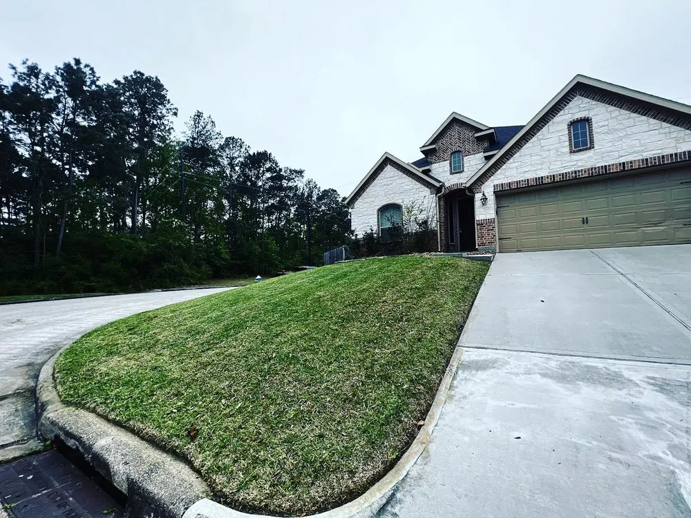 Custom garden landscaping in Humble, TX by Bedford Landscape