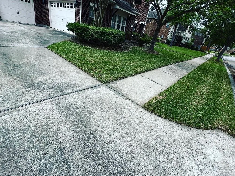 Top-rated lawn mowing service in Humble, TX - Bedford Landscape