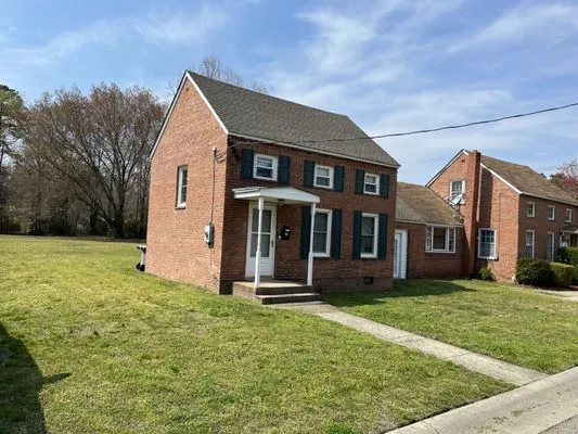 Bedfords Lawn Care Logo