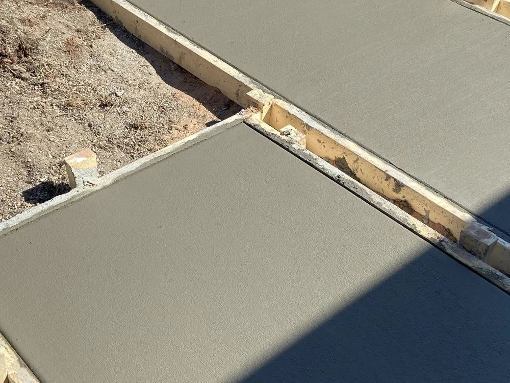 Reliable yard maintenance in Dallas, TX by Bee Bee Fly Landscaping