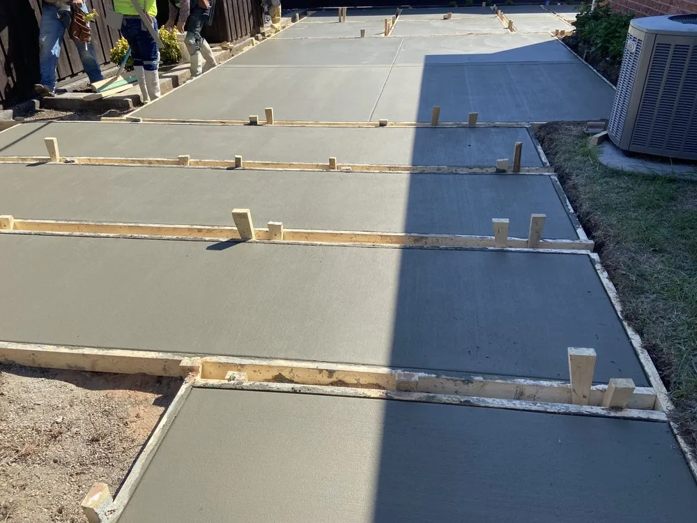 Top-rated outdoor landscaping for homes in Dallas, TX by Bee Bee Fly Landscaping