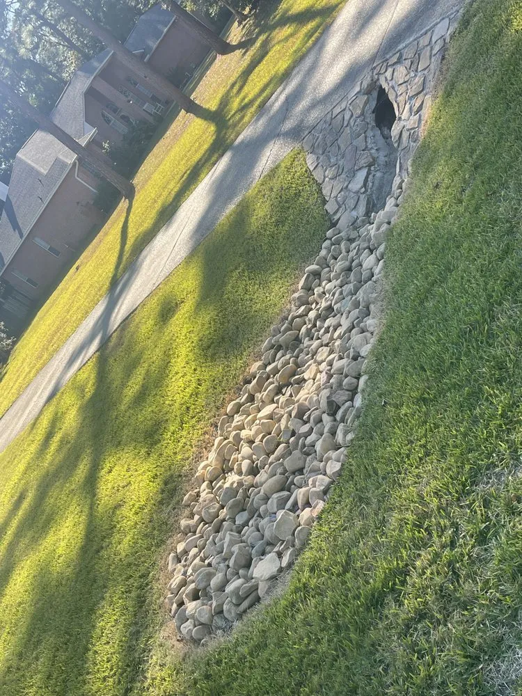 Professional garden landscaping experts serving Gulf Breeze, FL - Bee Green Landscaping LLC