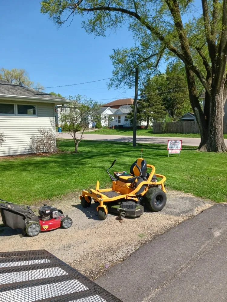 Custom garden landscaping experts serving Dixon, IL - Bee There Lawncare