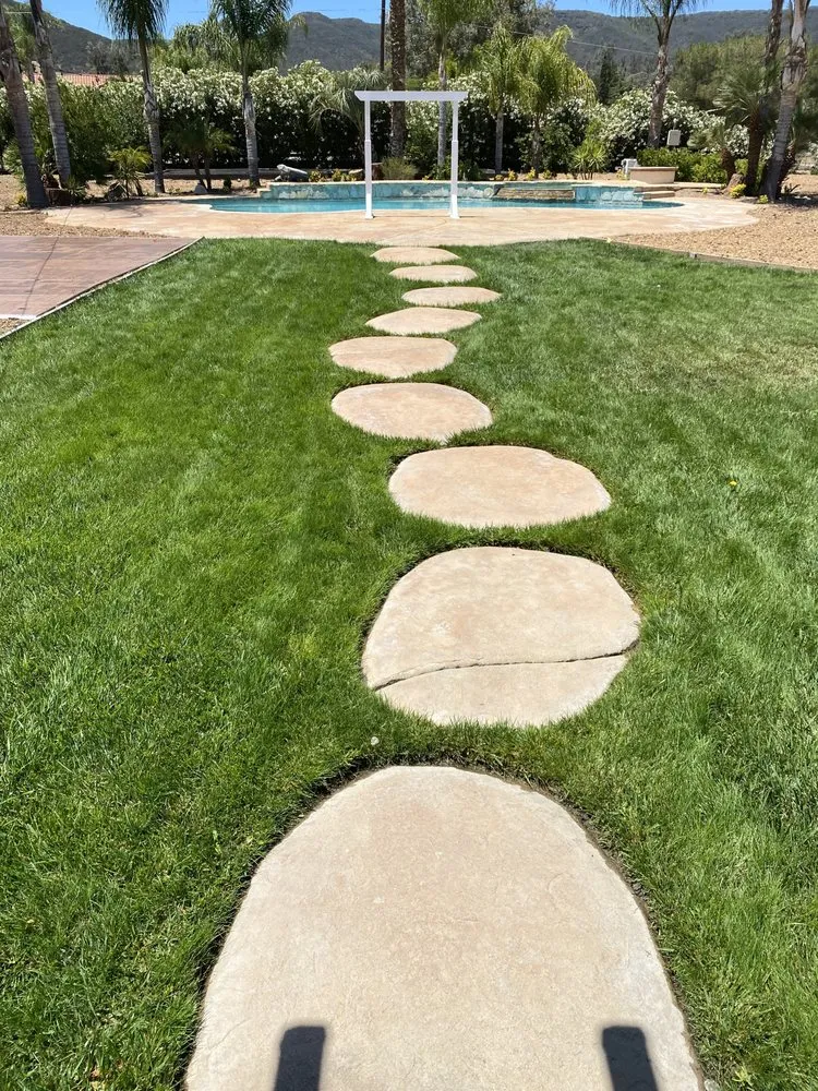 Local garden landscaping experts serving Murrieta, CA - Bee's Yard Maintenance & Landscaping