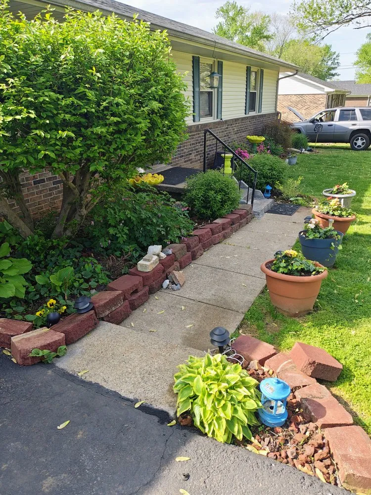 Custom residential landscaping near you in Bowling Green, KY by Before & After Landscaping