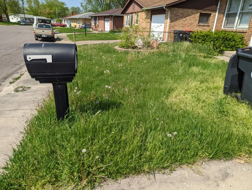 Affordable garden landscaping in Pekin, IL by Behrlawn Mowing & Yardwork