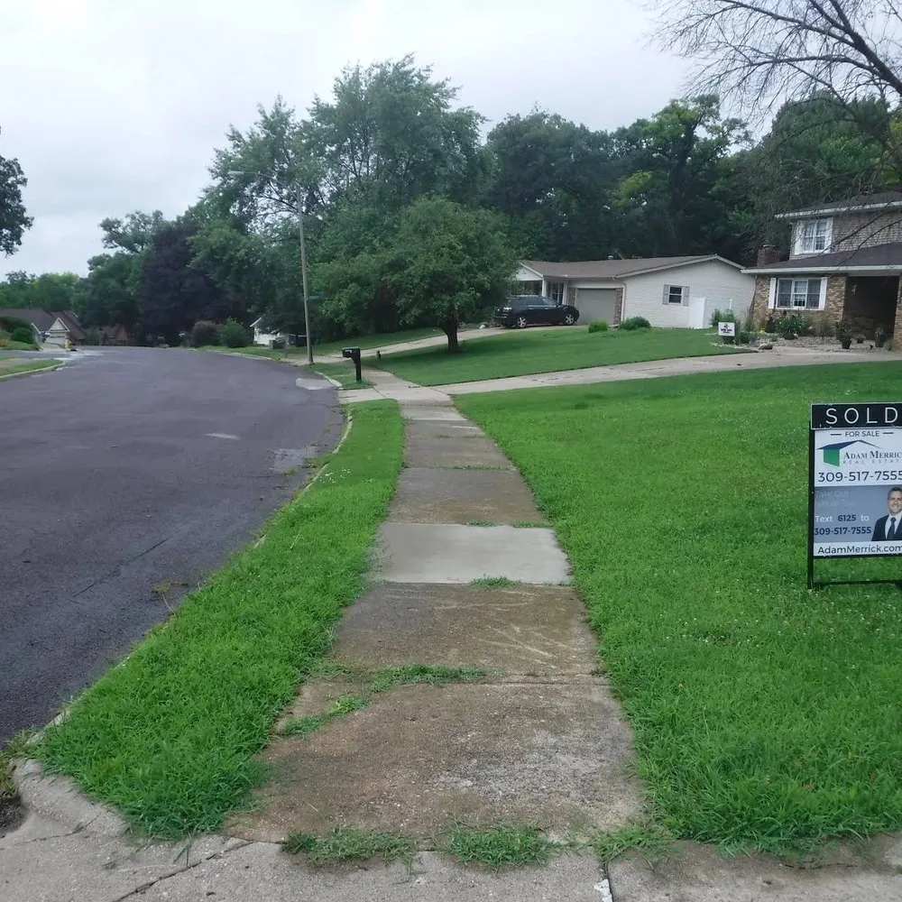 Trusted yard maintenance for beautiful yards in Pekin, IL by Behrlawn Mowing & Yardwork