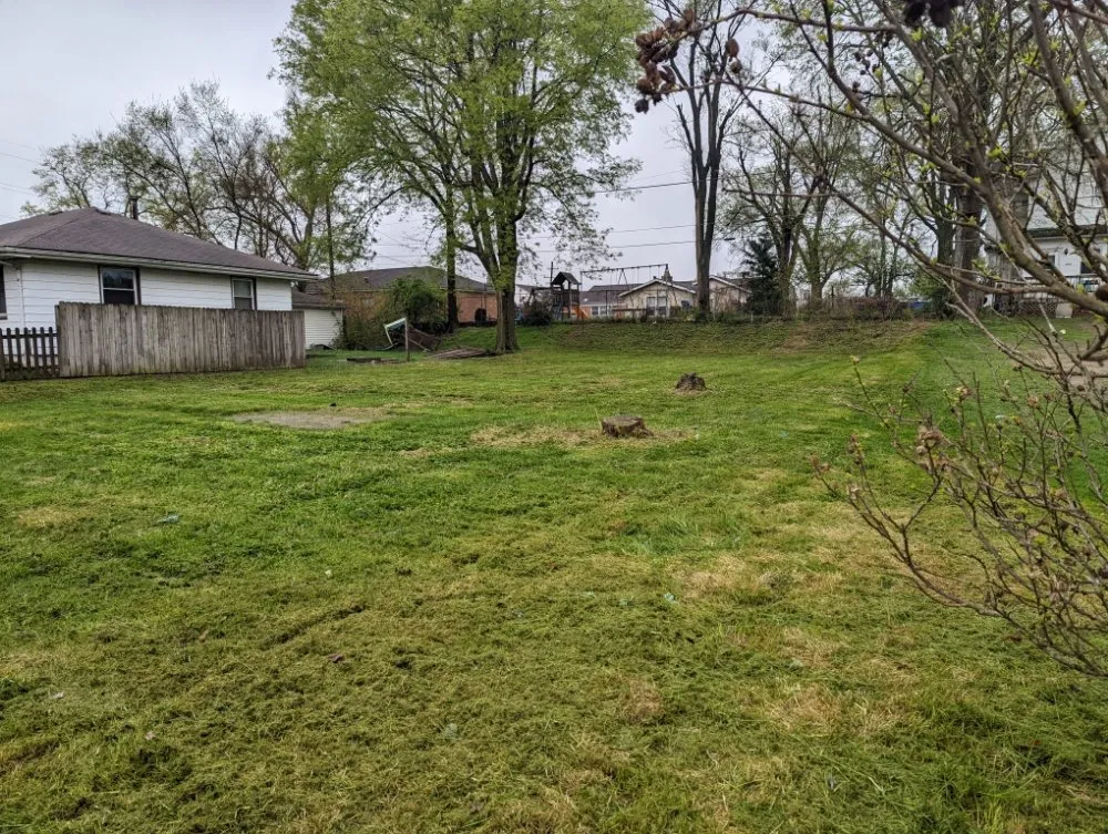 Custom garden landscaping in Pekin, IL by Behrlawn Mowing & Yardwork