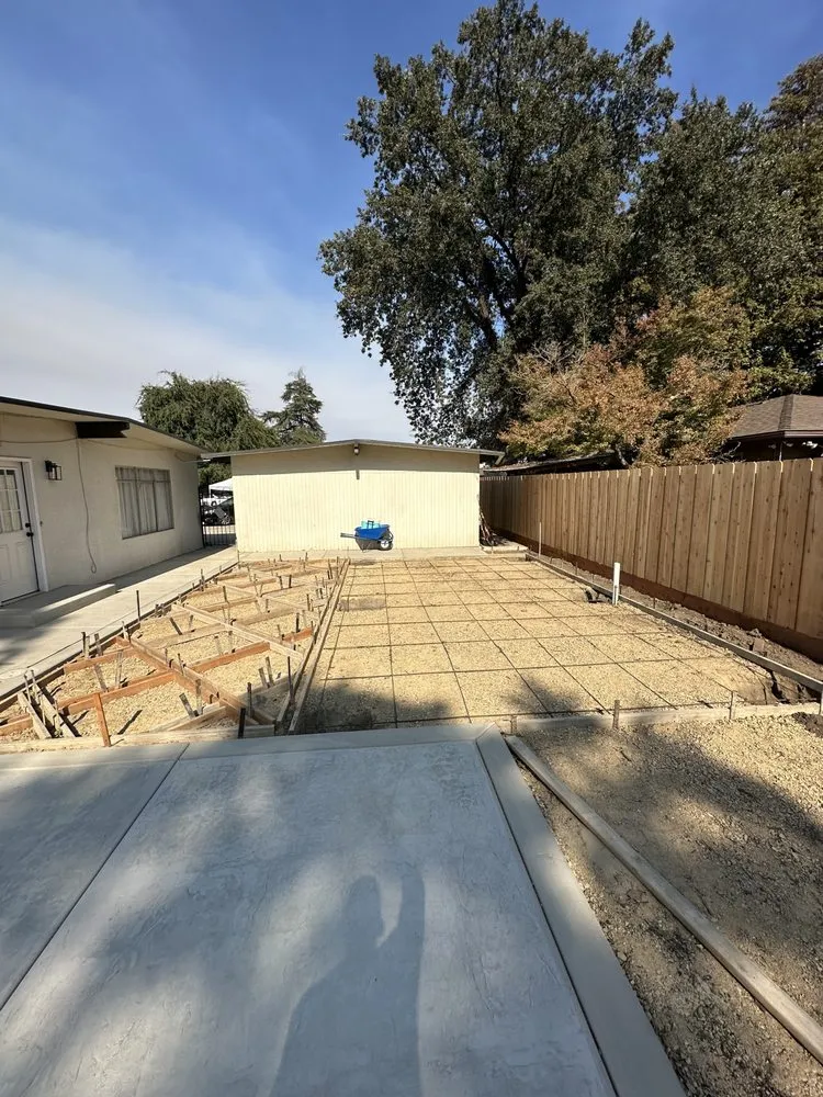 Professional yard cleanup service for beautiful yards across Visalia, CA - Belis Landscape & Maintenance