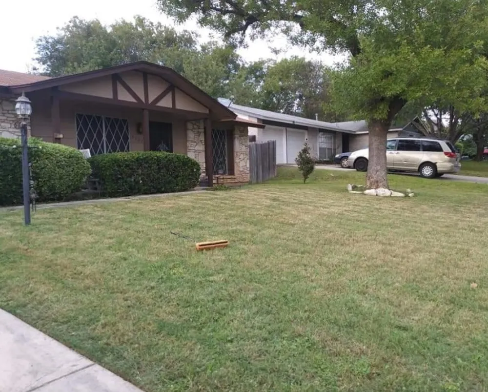 Professional lawn mowing service experts serving San Antonio, TX - Belithian Services