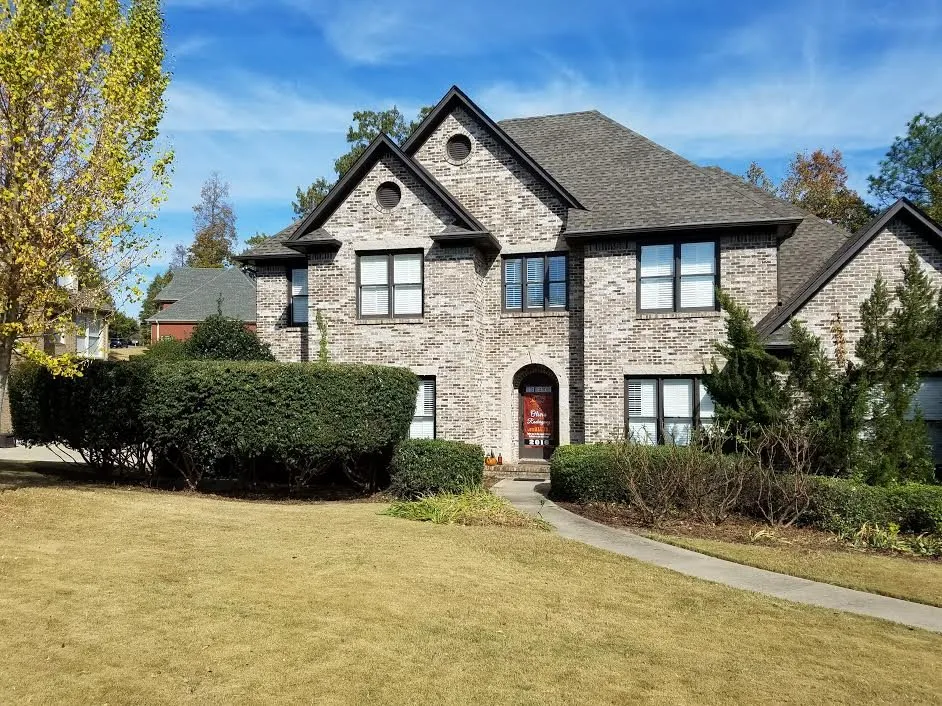 Local garden landscaping for year-round maintenance in vestavia Hills, AL by Bella Vista Landscaping