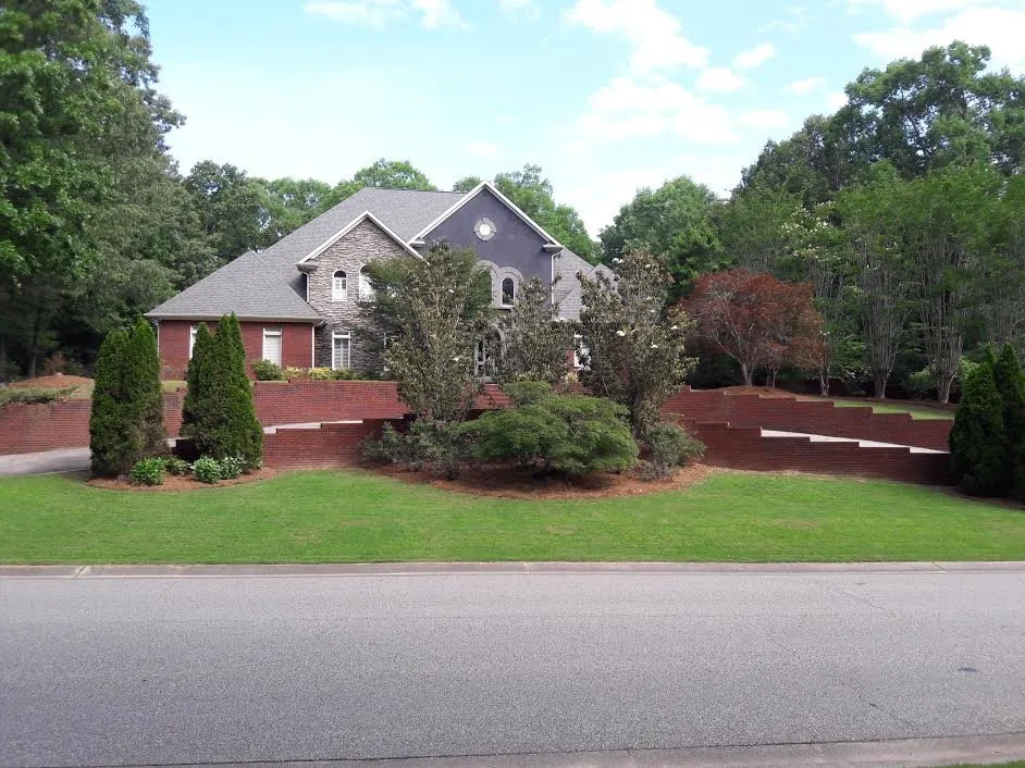 Custom yard maintenance for beautiful yards in vestavia Hills, AL by Bella Vista Landscaping