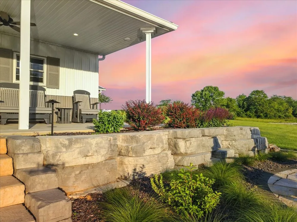 Custom residential landscaping experts serving Bloomington, IL - Bellas Landscaping