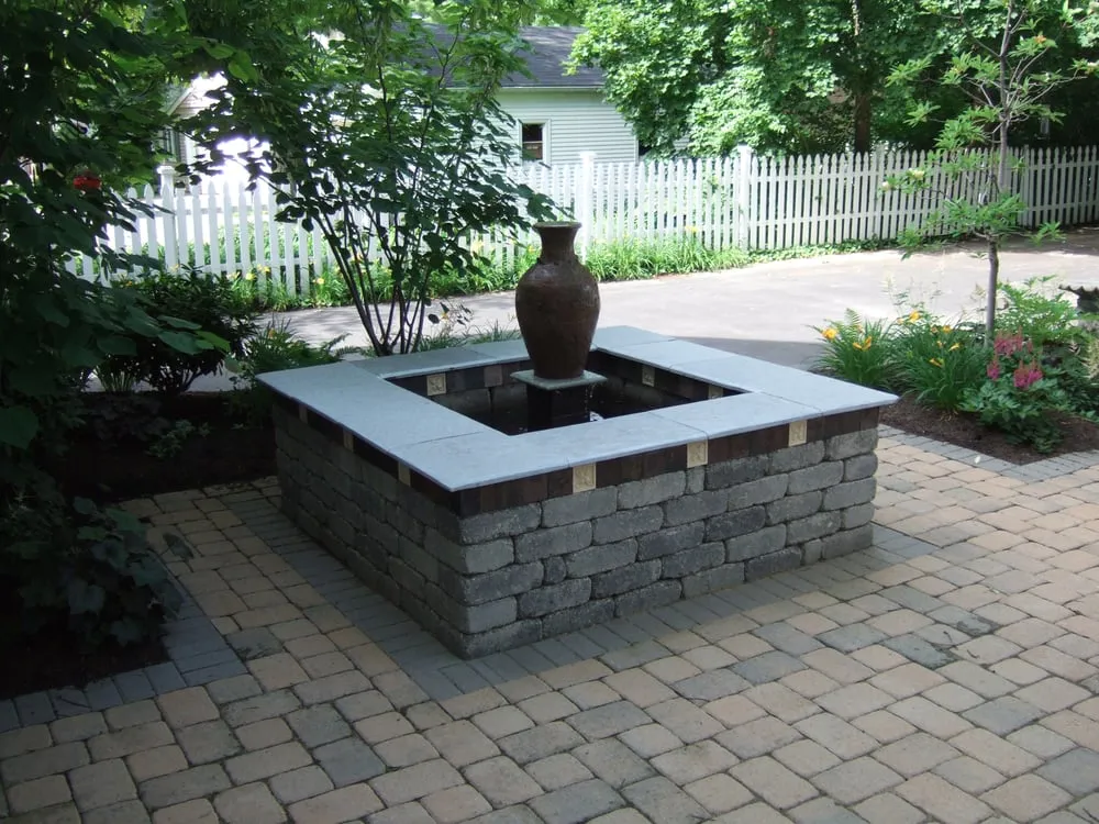 Custom outdoor landscaping experts serving Columbus, OH - Bello Giardino
