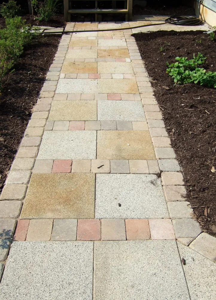 Professional lawn mowing service experts serving Columbus, OH - Bello Giardino