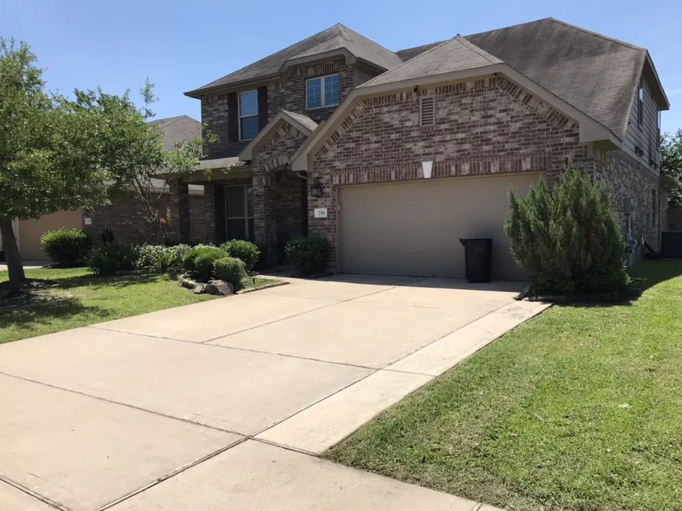 Custom yard maintenance in Beaumont, TX by Bells & Whistles