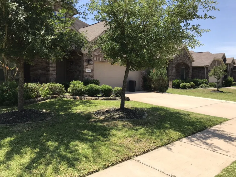 Top-rated residential landscaping in Beaumont, TX by Bells & Whistles