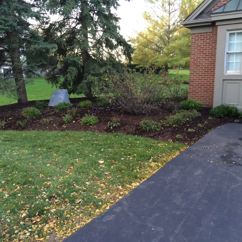 Reliable yard cleanup service experts serving Woodstock, IL - Beltran Landscaping