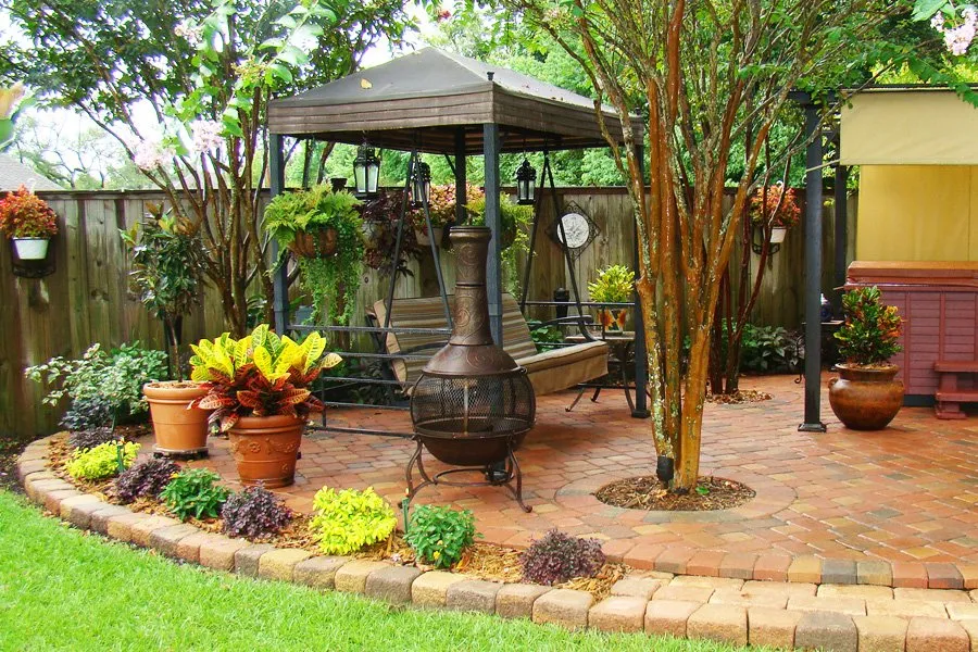Professional yard maintenance experts serving Chicago, IL - Ben G Landscaping