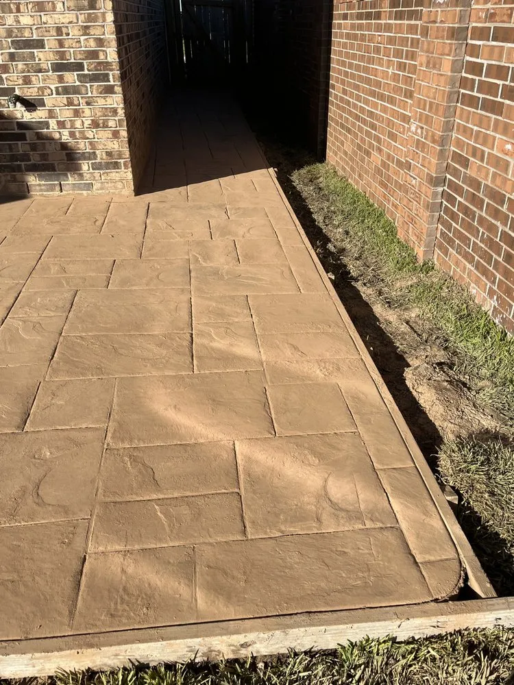 Top-rated yard maintenance for beautiful yards in Houston, TX by Benelli Complete Home Improvement