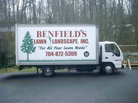Benfield's Lawn & Landscape Logo