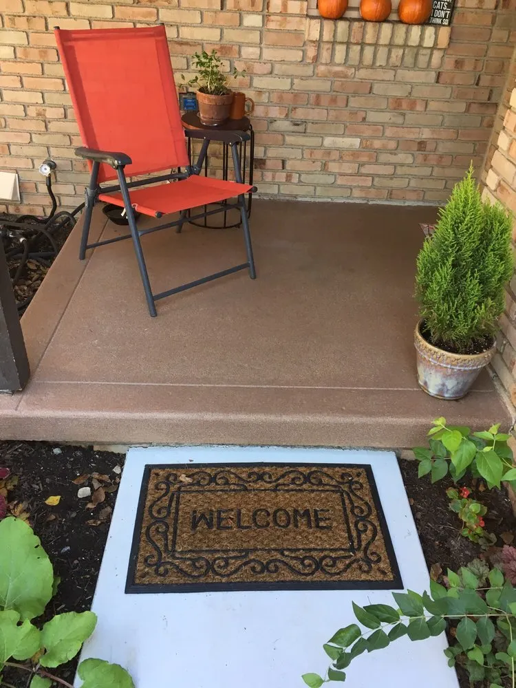 Trusted yard cleanup service for year-round maintenance in Columbus, OH by Benitez Home Improvement