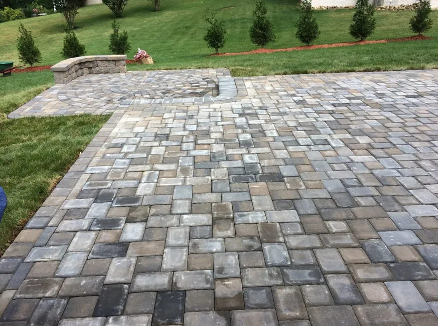 Reliable yard maintenance with custom design in Leesburg, VA by Benitez Landscape & Design