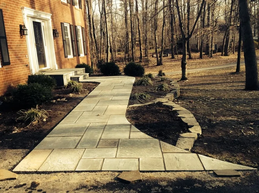 Local yard maintenance for beautiful yards in Leesburg, VA by Benitez Landscape & Design