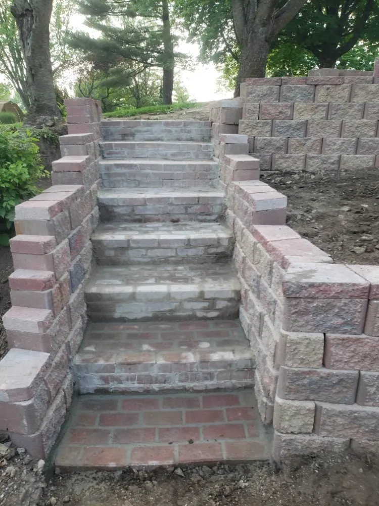 Expert outdoor landscaping in Kansas City, MO - Benitez Lawn And Landscape