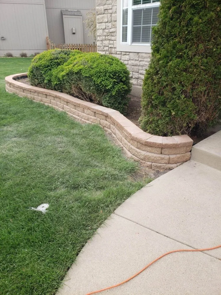Professional yard cleanup service experts serving Kansas City, MO - Benitez Lawn And Landscape