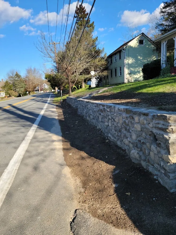 Local yard maintenance in Middletown, NY - Benitez rock walls design and Landscaping